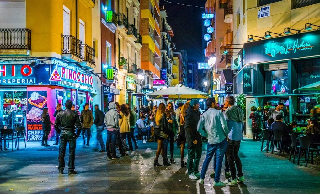 Tapas bars El Barrio Alicante nightlife by car
