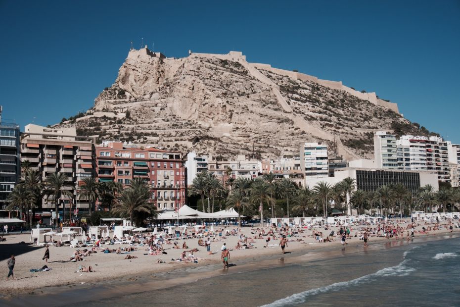 Santa Bárbara Castle towering over Postiguet Beach from the shoreline